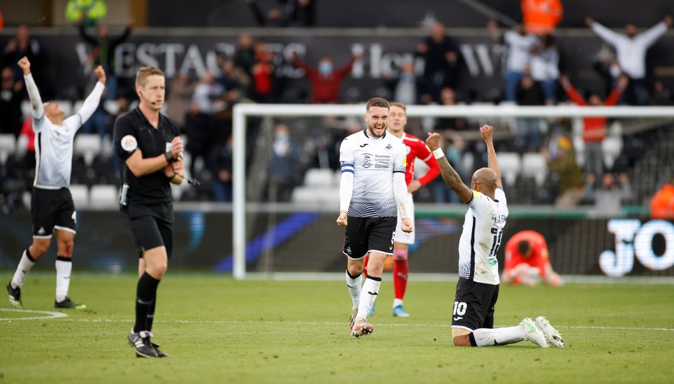 Fulham perde, mas se classifica para final dos playoffs da segunda divisão  inglesa, futebol inglês