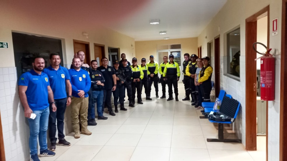 Equipes envolvidas na operação integrada de segurança pública em Rurópolis — Foto: Polícia Civil / Divulgação