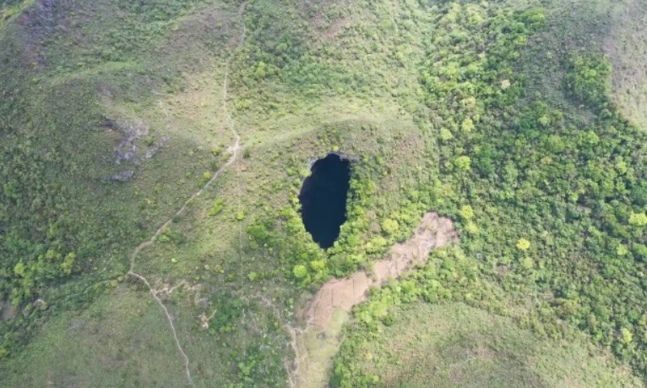Sumidouro de 192 m de profundidade descoberto na China revela floresta  ancestral | Biodiversidade | Um só Planeta