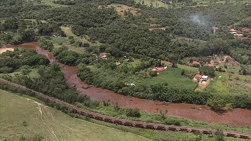 Barragem se rompe em Brumadinho, na grande Belo Horizonte — Foto: Reprodução/TV Globo