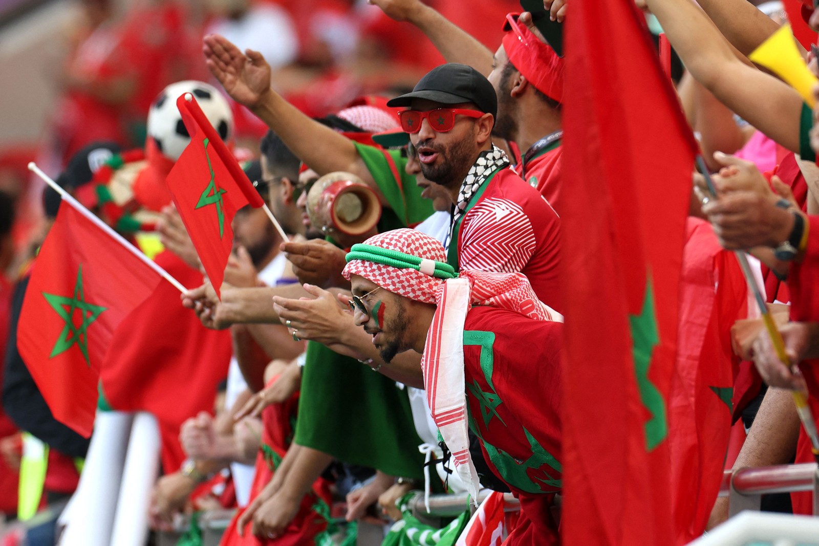 Torcida do Marrocos antes da bola rolar contra a Bélgica pelo grupo F da Copa do Mundo — Foto: FADEL SENNA/AFP