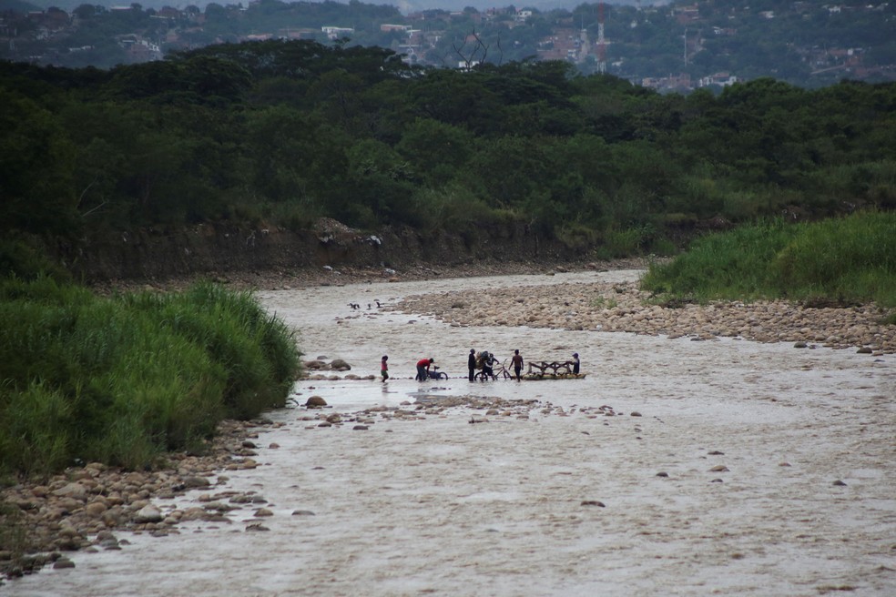 Rio Tachira, que marca a fronteira entre a Venezuela e a Colômbia — Foto: Carlos Eduardo Ramirez/Reuters