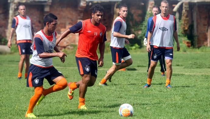 De volta ao time, Alex Ruan reforça a importância de vencer o ...
