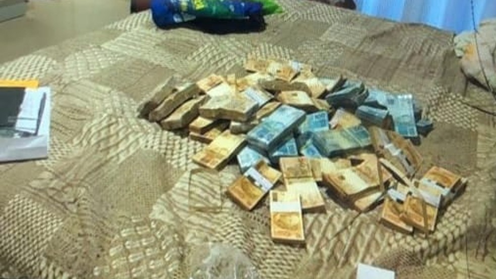 Na casa do gestor Mazinho Leite também foram encontrados mais de R$ 400 mil em espécie. — Foto: Divulgação/MPMA