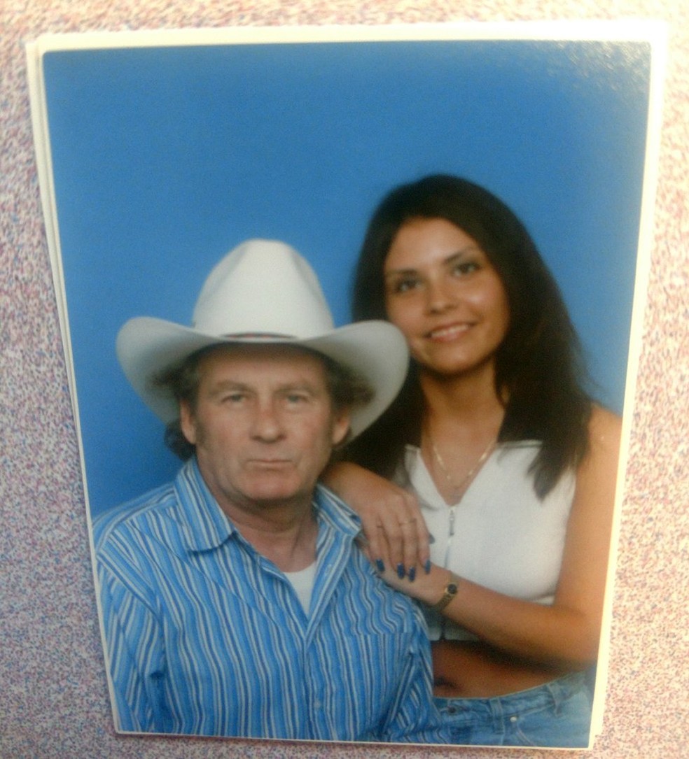 Família de Betty Jo rompeu com ela após revelação de que homem que a criou não era seu pai biológico — Foto: BBC
