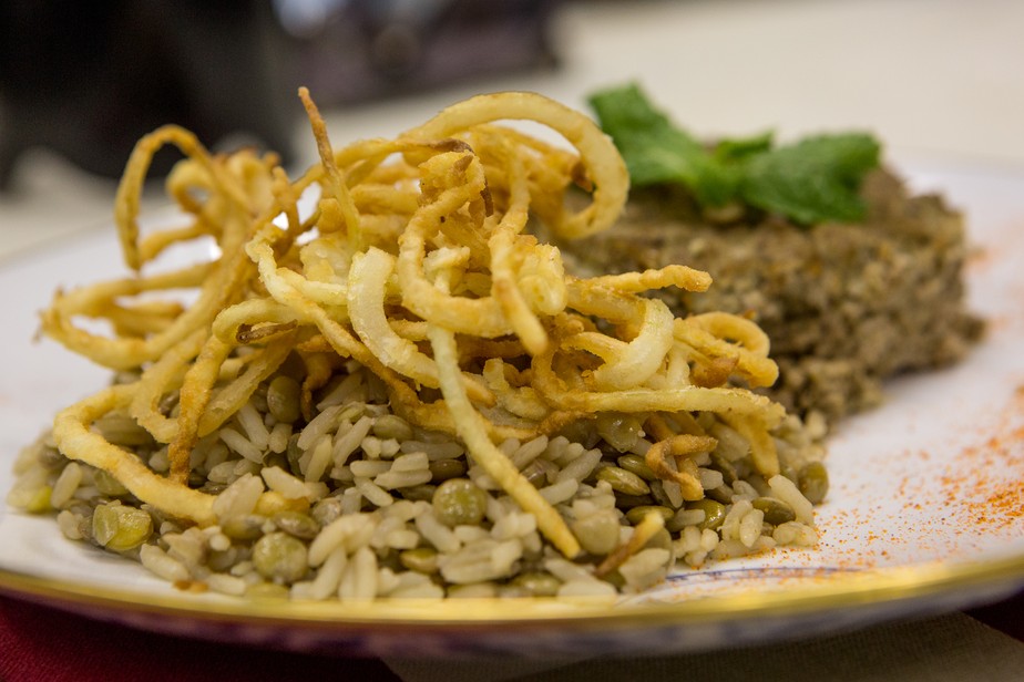 Arroz de Lentilha com Cebola Frita