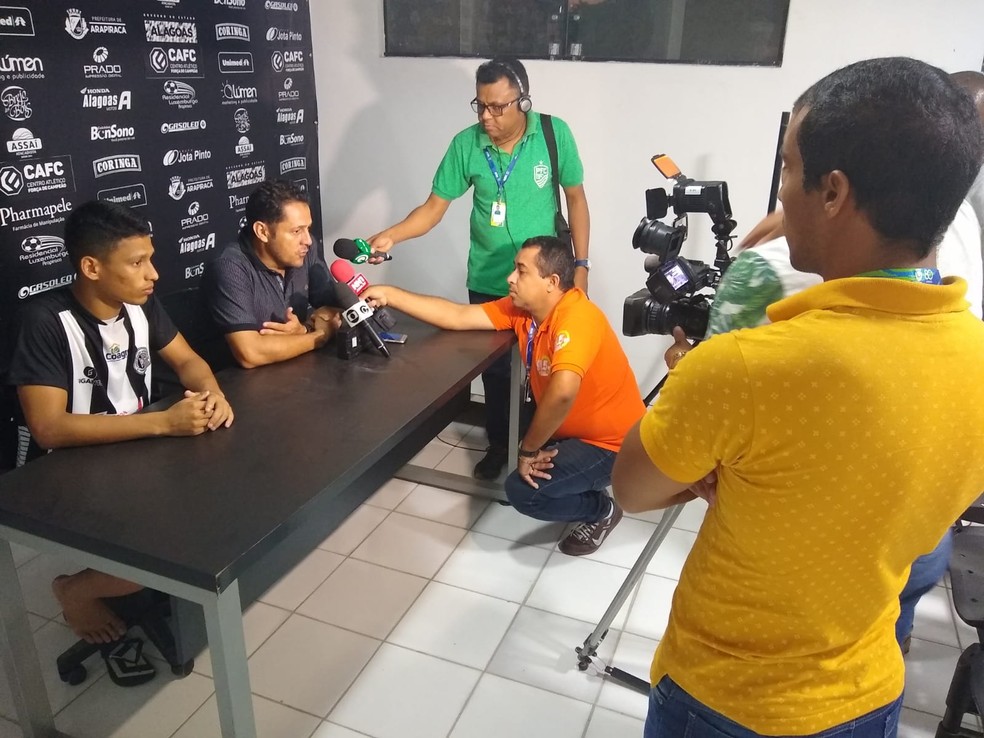 Maurílio Silva na coletiva do ASA — Foto: ASCOM ASA