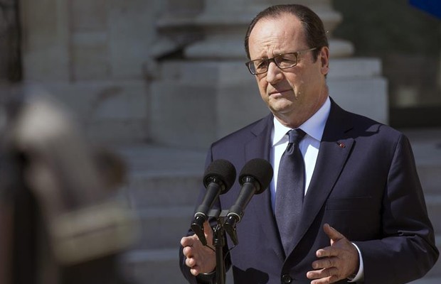 Presidente francês, François Hollande, anunciou nesta manhã que todos morreram na queda do avião da  Air Algérie (Foto: Etienne Laurentefe/EFE)