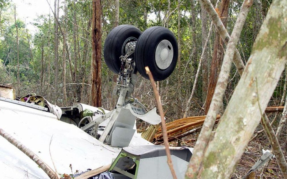  Parte de avião ficou com as rodas do trem de pouso para cima após o acidente  — Foto: Arquivo/Corpo de Bombeiros de Sinop (MT)