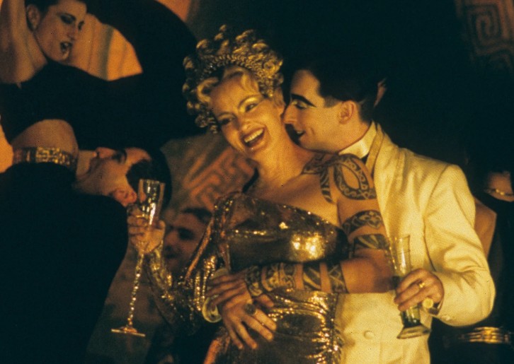 O ator Alan Cumming e a atriz Jessica Lange em cena de titus (1999) (Foto: Reprodução)