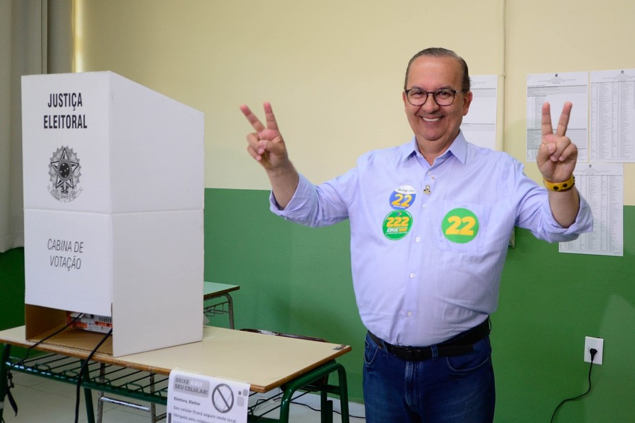 Senador Jorginho Mello após votar no primeiro turno
