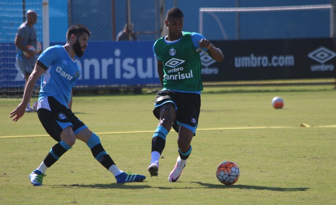 Grêmio retorna após queda com treino técnico e clima de despedida