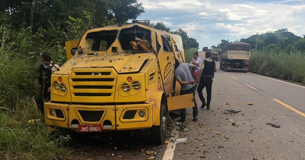 Carro-forte assaltado no Pará — Foto: Reprodução/ TV Liberal