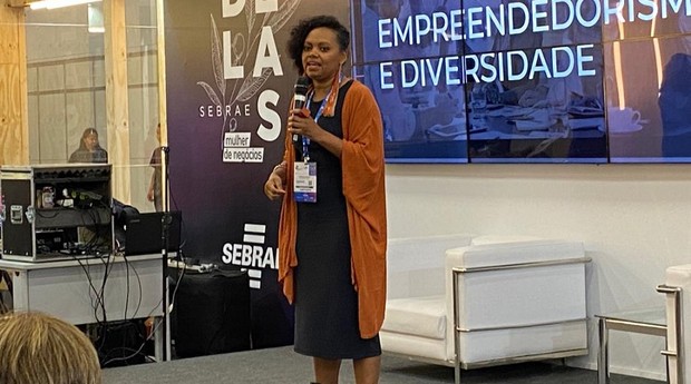 Adriana Barbosa, fundadora da Feira Preta, durante a Feira do Empreendedor, em São Paulo (Foto: Editora Globo / Paulo Gratão)