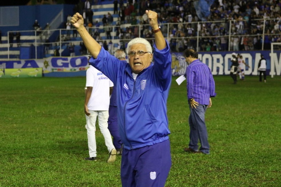 Hoje t�cnico do Goytacaz, Paulo Henrique era lateral-esquerdo do time de 1969 (Foto: Carlos Grevi)