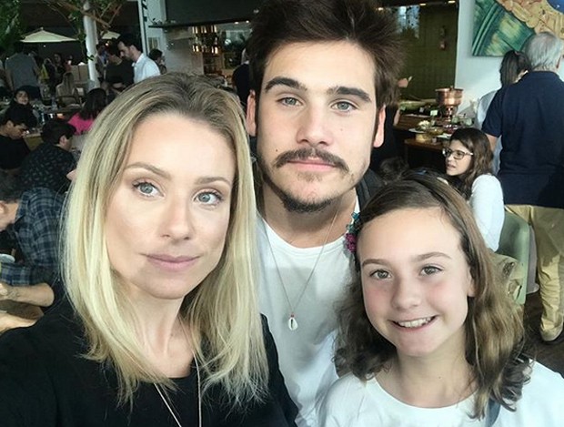 Giselle Prattes com os filhos Nicolas e Maria Fernanda (Foto: Reprodução/Instagram)