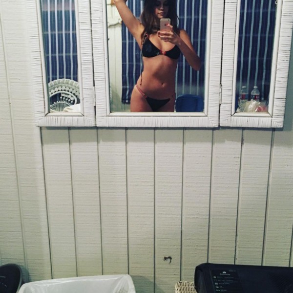 A selfie recentemente publicada por Selena Gomez em seu Instagram (Foto: Reprodução/Instagram)