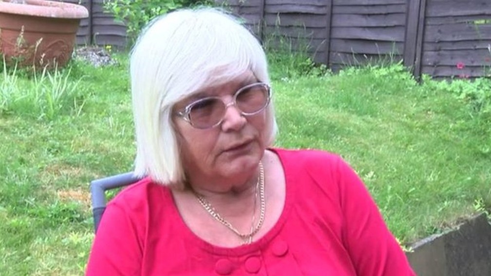 Elsie Urry diz sentir-se 'traída' com a libertação do assassino de seus filhos — Foto: BBC