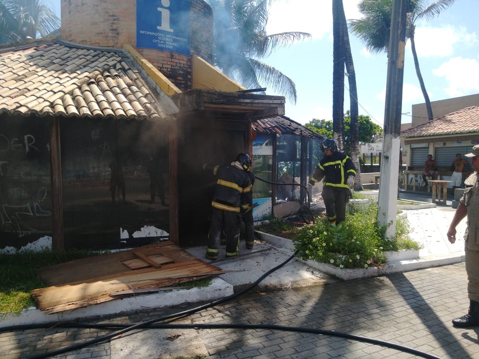 Quiosque fica na Praia do Meio â Foto: CBMRN/ReproduÃ§Ã£o