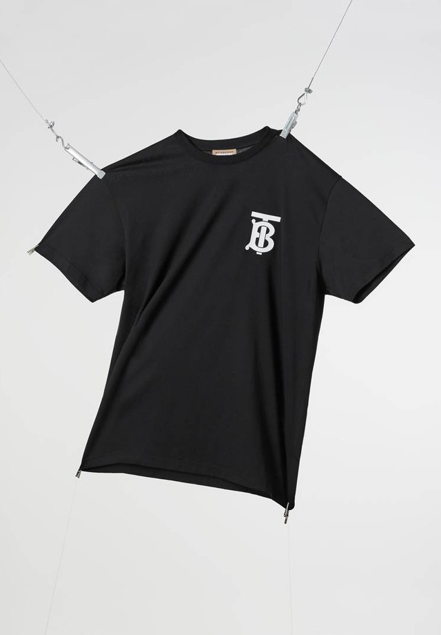 A camiseta de Riccardo Tisci para a Burberry (Foto: Divulgação)
