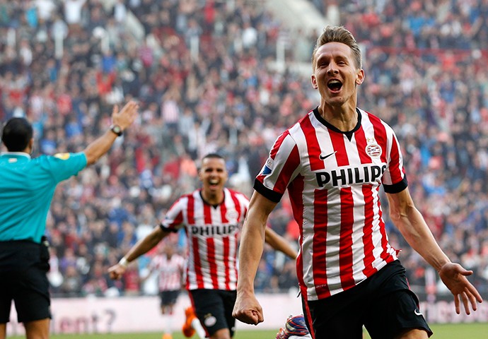 Luuk de Jong festeja gol pelo PSV (Foto: Divulgação)