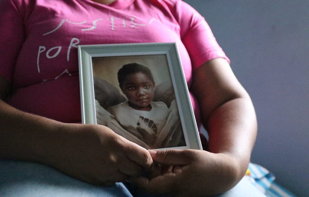 Caso Miguel: um ano ap&oacute;s morte, m&atilde;e mant&eacute;m casa intacta e diz que queria  acordar e ver o filho ao lado da cama | Pernambuco | G1