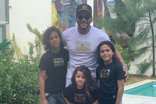 Hulk Paraíba com os filhos (Foto: Reprodução/Instagram)