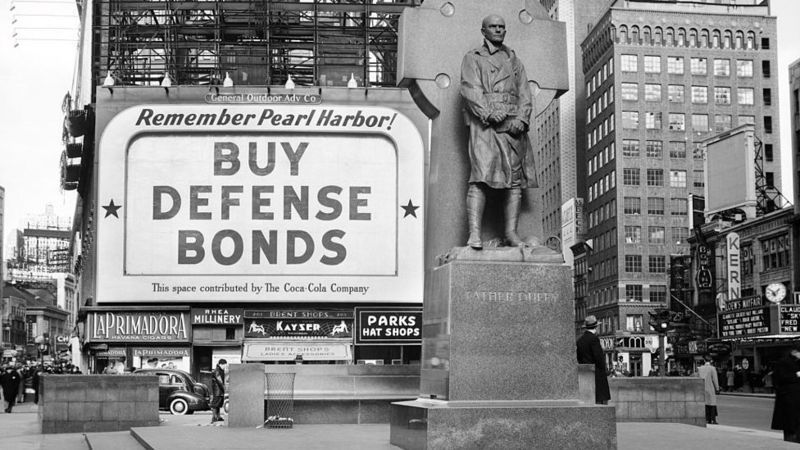 Propaganda na Times Square em 1940 diz 