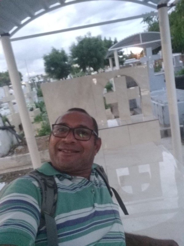Alberto construiu o próprio túmulo em Caicó, RN, e diz que obra é sonho de infância. — Foto: Cedida