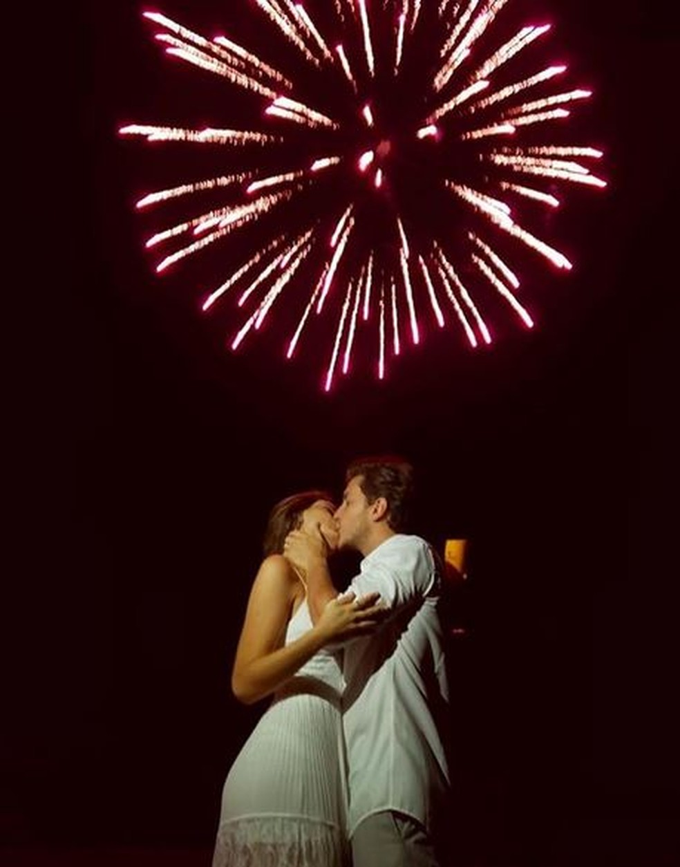 Reveillon 2019 Casais Fazem Declaracoes De Amor Na Festa Da Virada Fim De Ano Gshow Um casal estava passeando com seu cachorro em uma praia do norte da inglaterra quando, de repente, um enorme pedaço de uma falésia desmoronou bem na sua frente. reveillon 2019 casais fazem
