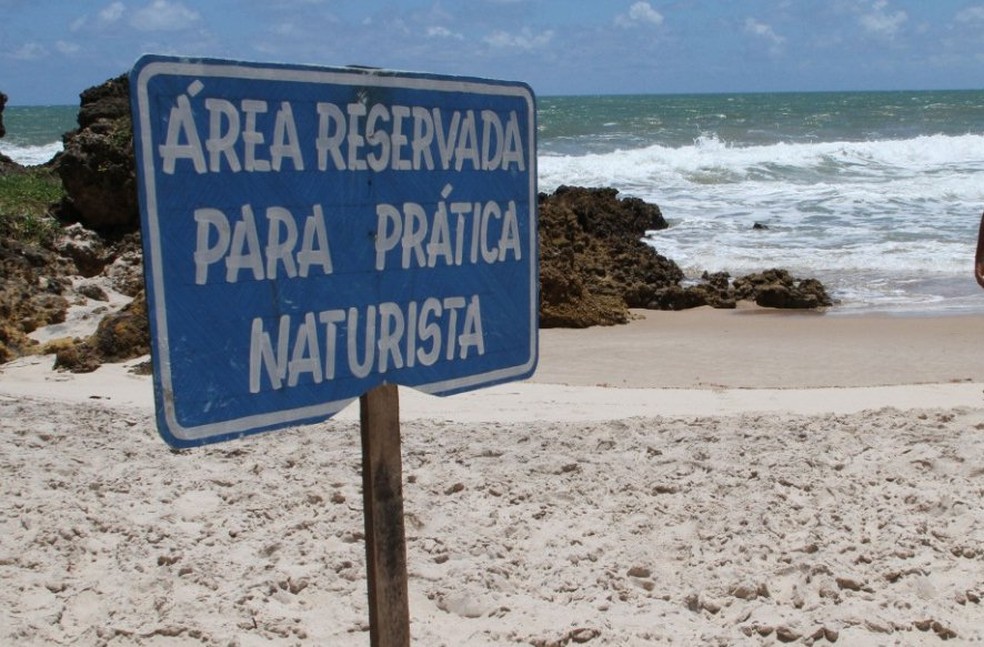 Área reservada para a prática naturista na Praia de Tambaba, no Litoral Sul da Paraíba, em imagem de 2011 — Foto: Francisco França/Jornal da Paraíba/Arquivo