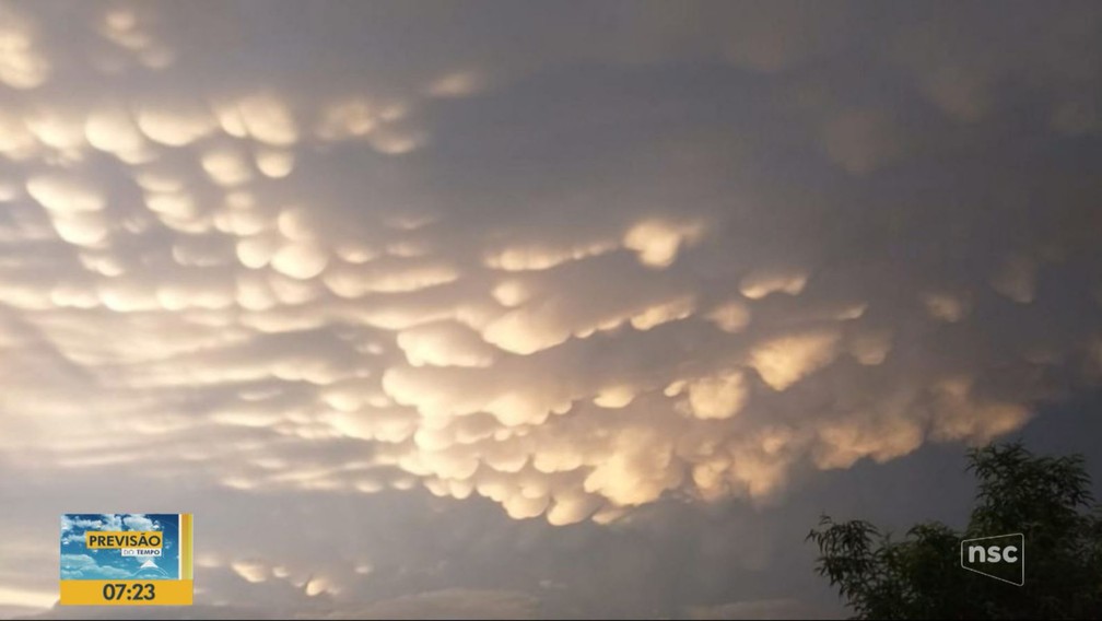 Nuvem rara mammatus no Oeste catarinense — Foto: Reprodução/NSC TV