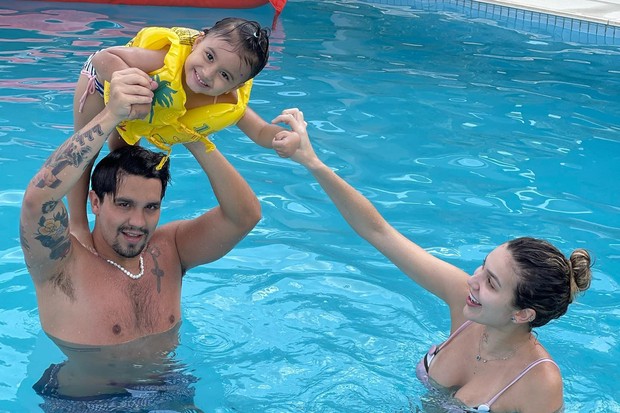 Luan Santana curte piscina com a irmã e a sobrinha (Foto: Instagra,/Reprodução)
