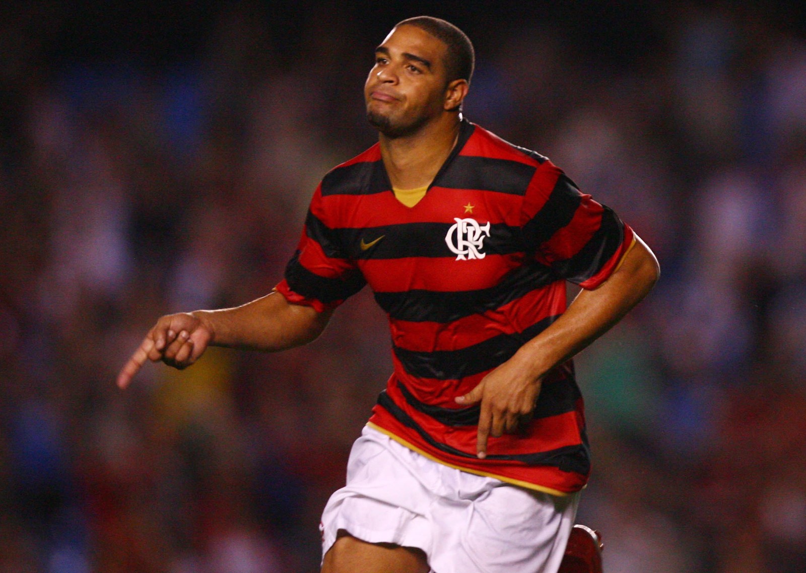 Adriano Imperador voltou ao Flamengo em 2009 com a camisa 10 — Foto: Fernando Maia/Agência O Globo