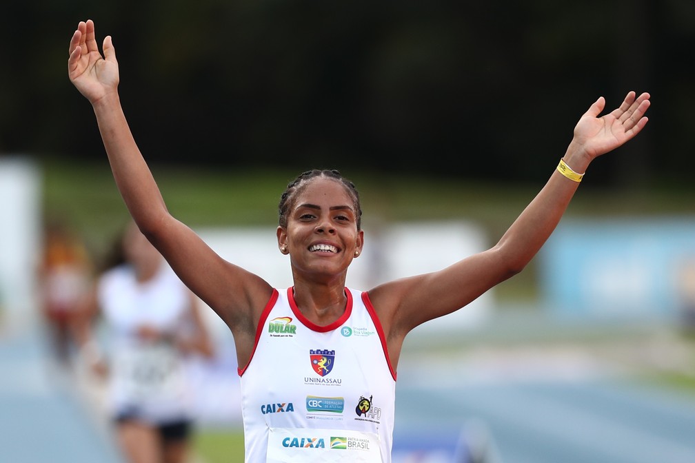 Mirelle Leite comemora vitória no Brasileiro sub-23 — Foto: Wagner Carmo/CBAt