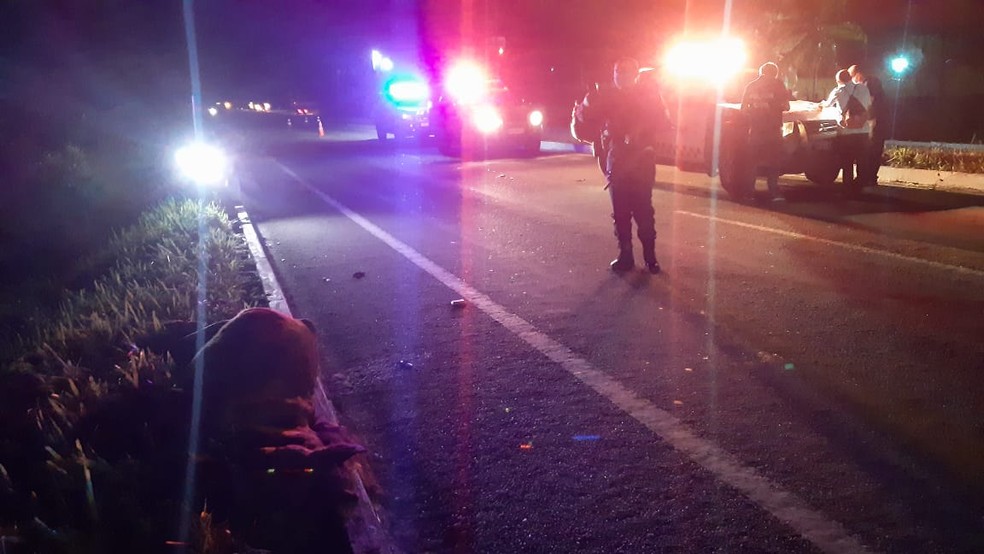 Homem morre após bater em cavalo e também ser atropelado na BR-101 Norte, na Grande Natal. — Foto: Sérgio Henrique Santos/Inter TV Cabugi