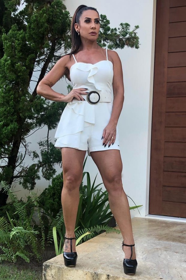 Scheila Carvalho usa look curtinho (Foto: Reprodução/Instagram)