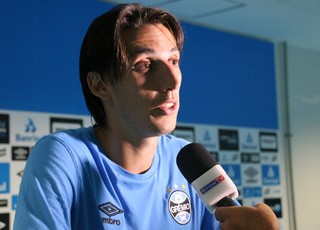 Derrota em dia do não liga alerta no Grêmio para estreia na Libertadores