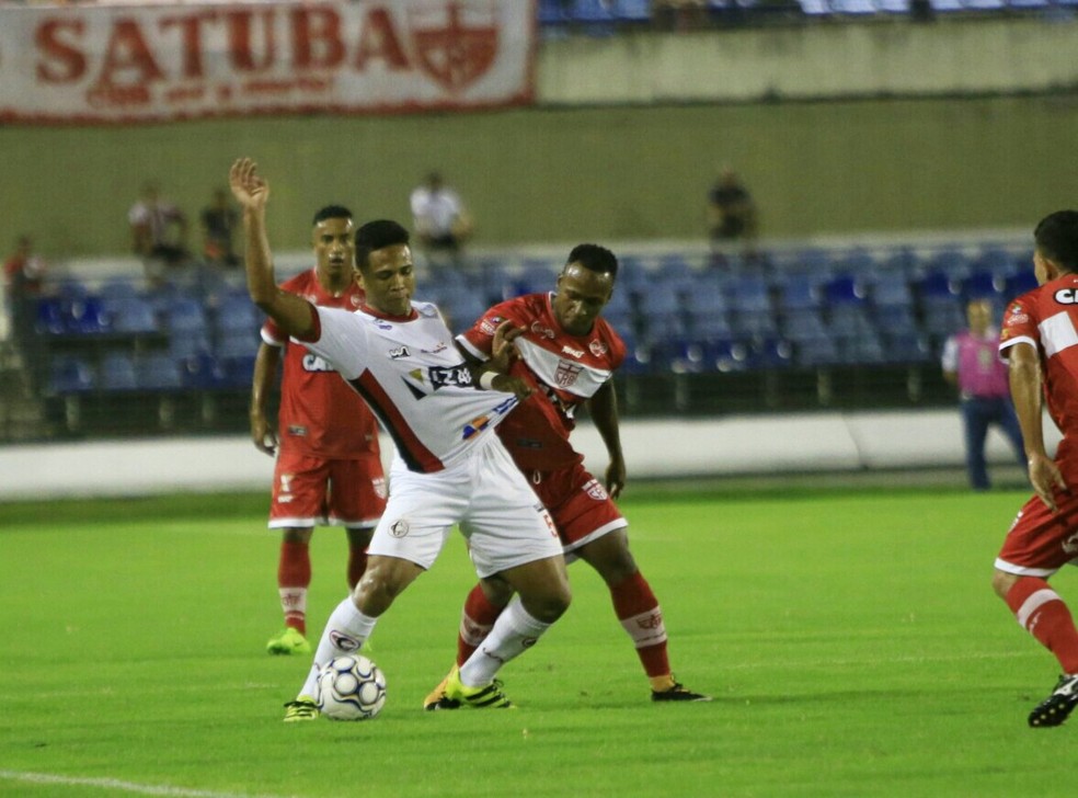 O Campinense foi eliminado da Copa do Nordeste apÃ³s perder para o CRB na fase preliminar (Foto: Ailton Cruz / Gazeta de Alagoas)