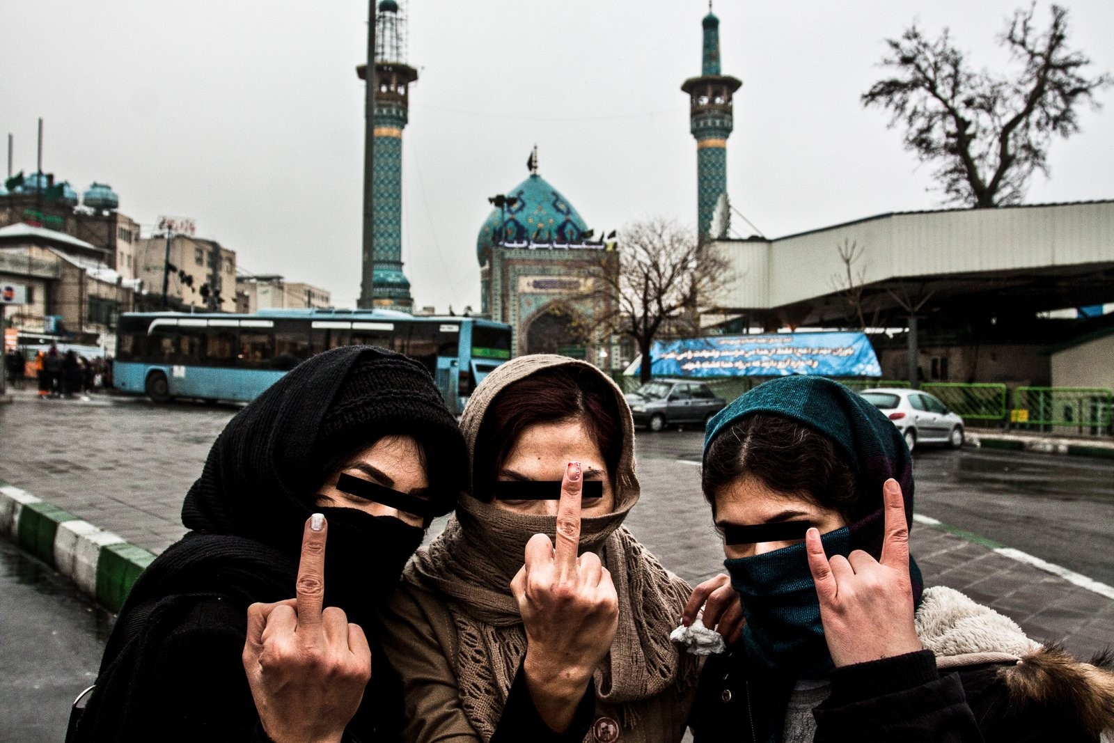 Portrait of three young girls on a day of anniversary of death of prophet Mohammed (Foto: David Tesinsky)