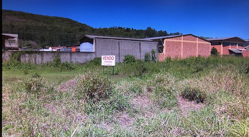 Corpo do adolescente foi encontrado em um terreno baldio. Ele tinha saído para ir na casa da avó, mas foi em uma festa — Foto: Reprodução 