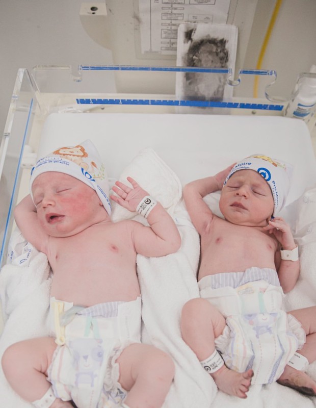 Isabella Scherer compartilha fotos do parto dos gêmeos (Foto: Reprodução/Instagram)