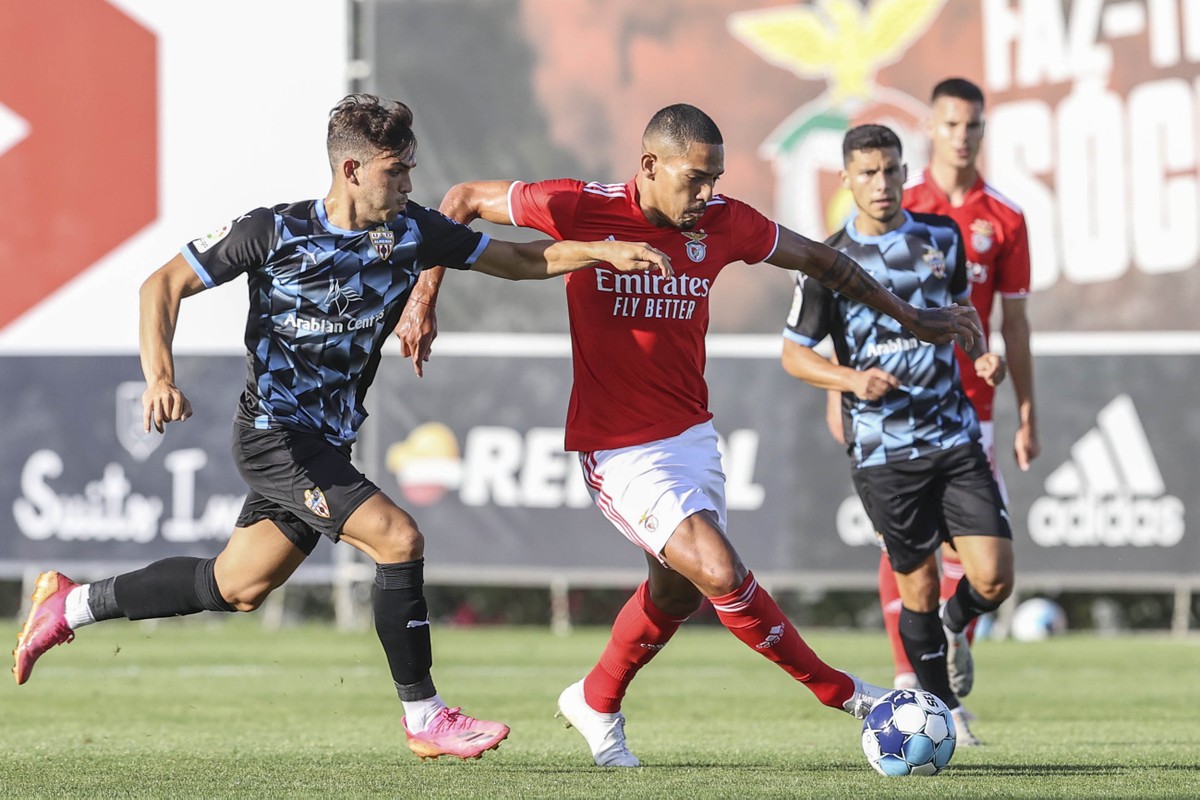 Benfica derrota o Almería no primeiro amistoso ...