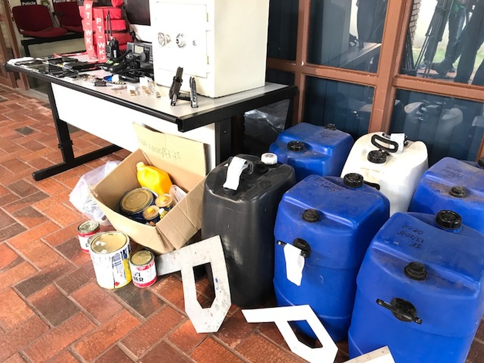 Material apreendido durante Opera&ccedil;&atilde;o Narcos (Foto: Juliene Katayama/G1 MS)