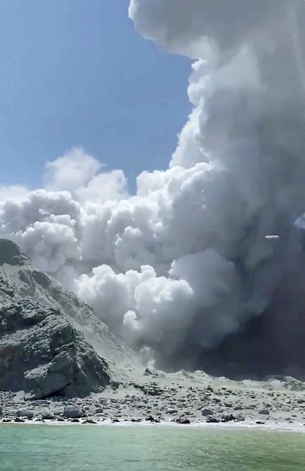 Vulcão em erupção na Nova Zelândia — Foto: Reuters