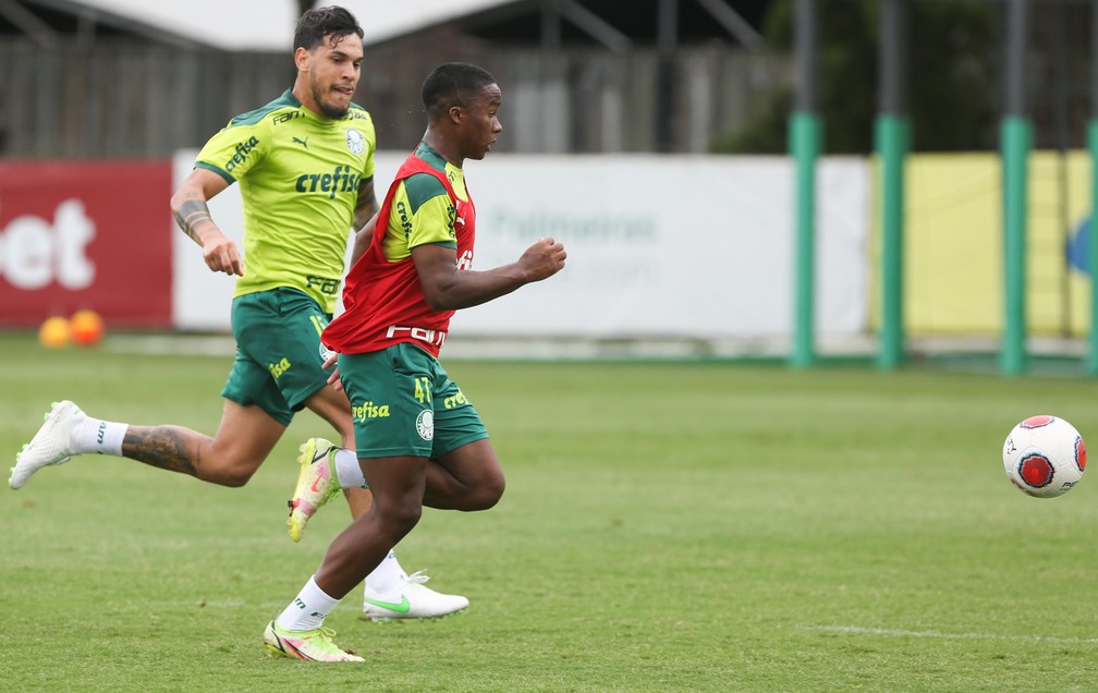 Em retorno de Gomez, Endrick também treina com elenco profissional