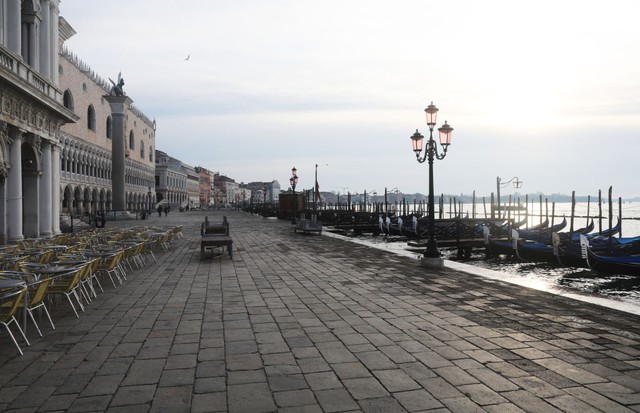 VENICE, ITALY - MARCH 9: A completely empty San Marco Square is seen on March 9, 2020 in Venice, Italy. Prime Minister Giuseppe Conte announced a "national emergency" due to the coronavirus outbreak and imposed quarantines on the Lombardy and Veneto regio (Foto: Getty Images)