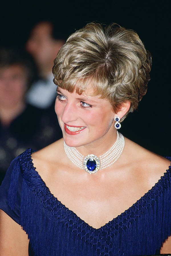 OTTAWA, CANADA - OCTOBER 29:  Diana Princess of Wales wears a sapphire and pearl choker during a visit to Ottawa, Canada.  (Photo by Tim Graham Photo Library via Getty Images) (Foto: Tim Graham Photo Library via Get)