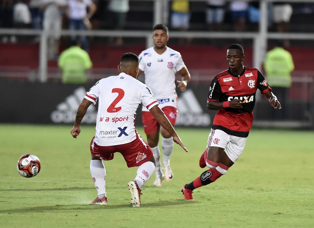 Para Lédio, Vinícius Jr. deve continuar como titular no Fla: Assumiu protagonismo