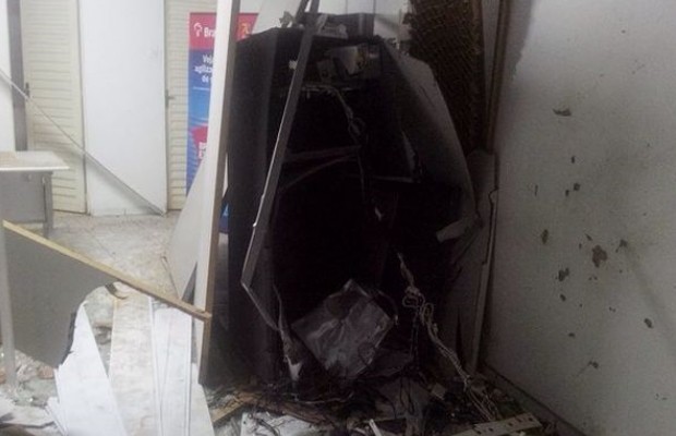 Caixa eletrônico ficou completamente destuído após explosão em São Francisco de Goiás (Foto: Arquivo Pessoal/Silvio Maia)